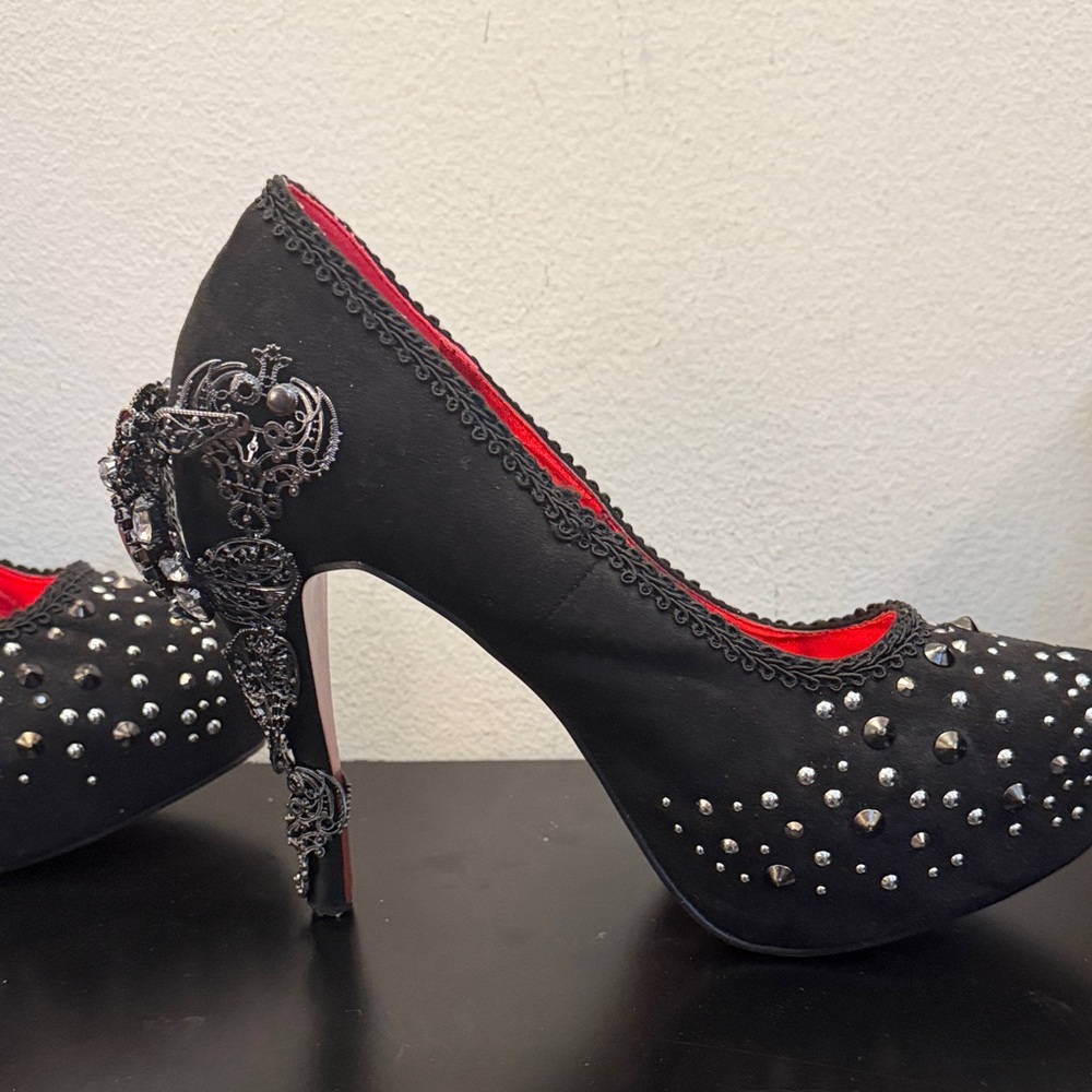 Black crystal
Studded Women's high heel Shoes - Picture 4 of 17